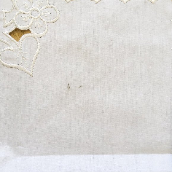 4 VINTAGE Table Napkins with Cutwork &  Embroidery. Elegant Linen - Picture 3 of 8